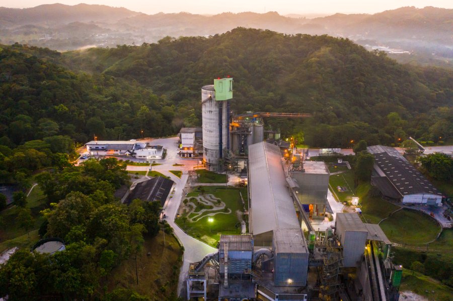 Argos Panamá se convierte en la primera planta de cemento carbono neutro del país