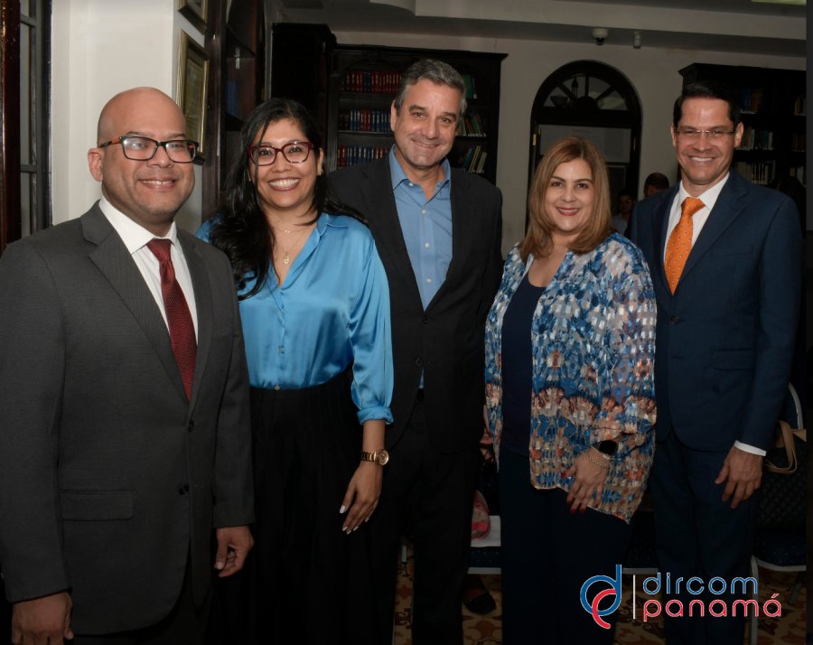 DIRCOM Panamá lanza "Semiotik”: Un libro que aborda los desafíos corporativos del siglo XXI"