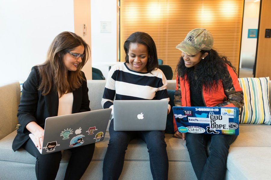 Equidad de género en tecnología: el talento femenino aún enfrenta grandes desafíos en América Latina