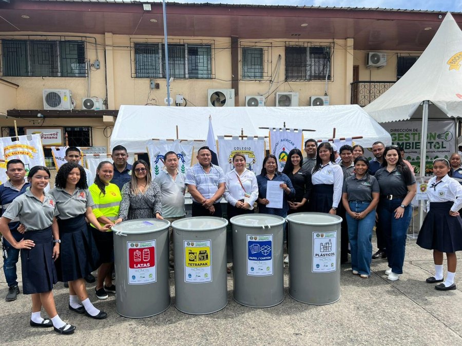 Firman alianza para impulsar el reciclaje en Centros Educativos de Bocas del Toro
