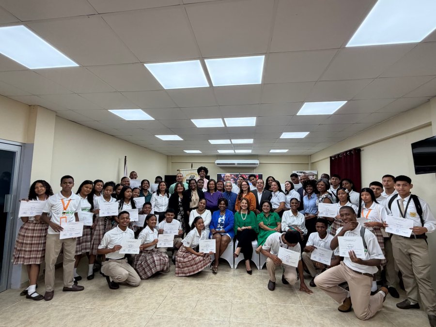 Fundaci&oacute;n AES Panam&aacute; y la UTP impulsan la formaci&oacute;n STEM de j&oacute;venes de Col&oacute;n