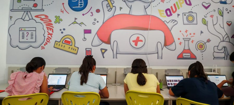 Fundación Más Móvil equipa salón tecnológico para jóvenes del Hogar Beatriz Jaén en Penonomé