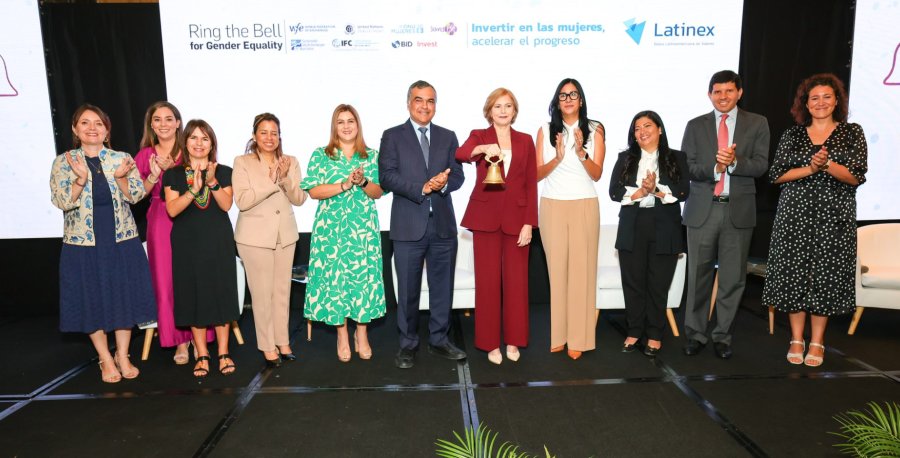 Latinex marca una década de compromiso con la igualdad de género con el Toque de la Campana