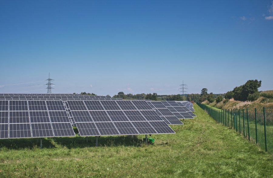 McKinsey & Company presenta la Perspectiva Energética Mundial 2024: un llamado urgente a acelerar la transición hacia energías renovables