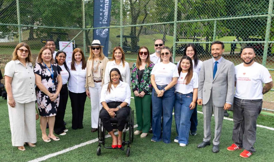 S.A.R. la Infanta Do&ntilde;a Elena visita proyectos de Fundaci&oacute;n Mapfre en Panam&aacute;