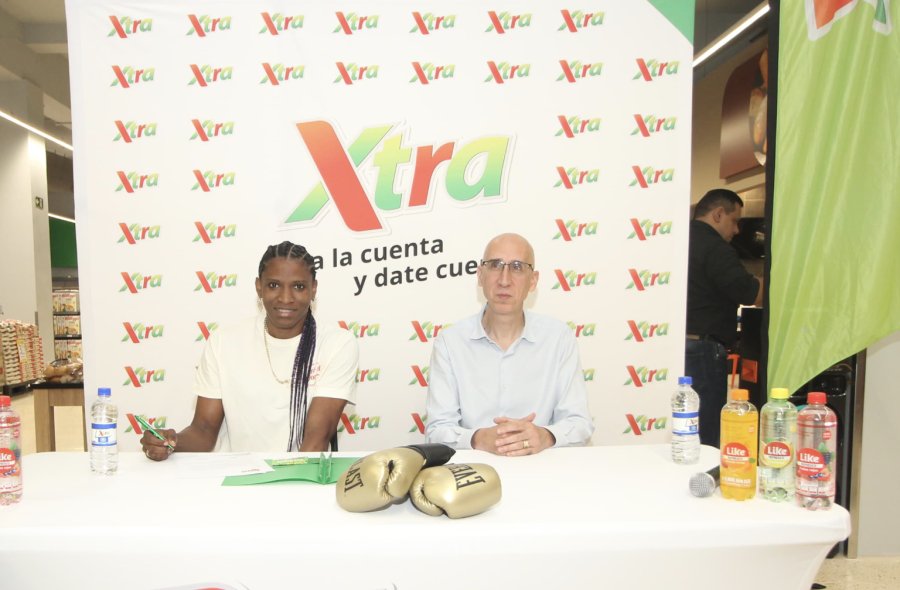 Supermercados Xtra otorga patrocinio a Atheyna Bylon como un reconocimiento a sus logros