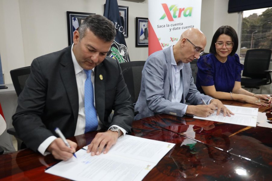 Supermercados Xtra y la Policía Nacional firman convenio para ofrecer descuento exclusivo a los uniformados